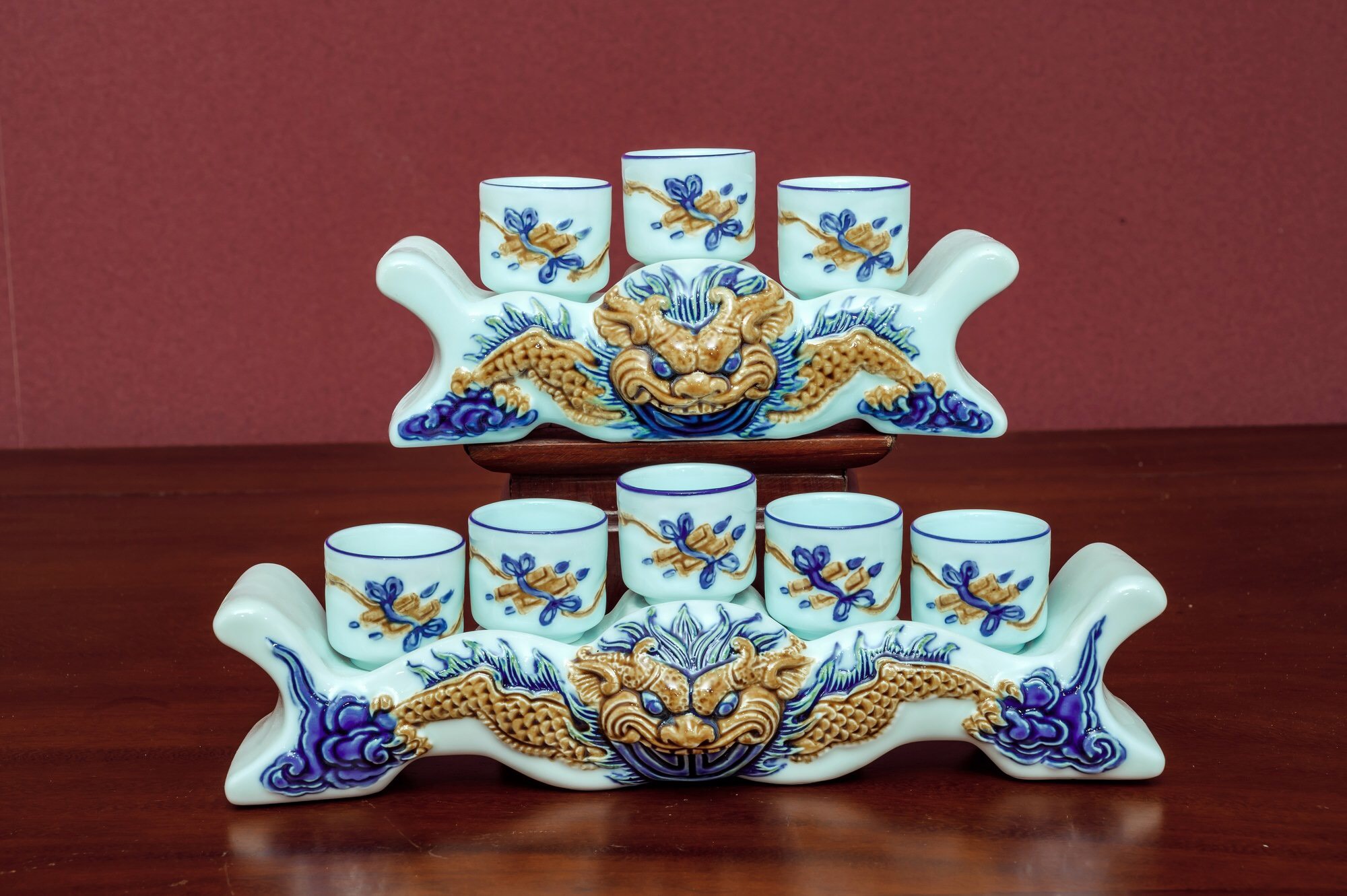 Khay 3 - 5 ngai rồng men đất trắng dạn nổi