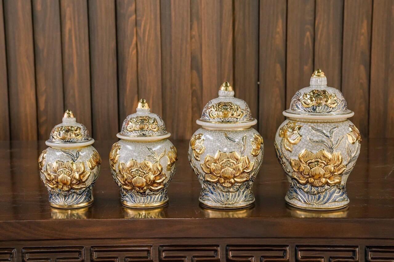 Choé nước thờ dạn nổi vẽ vàng H18