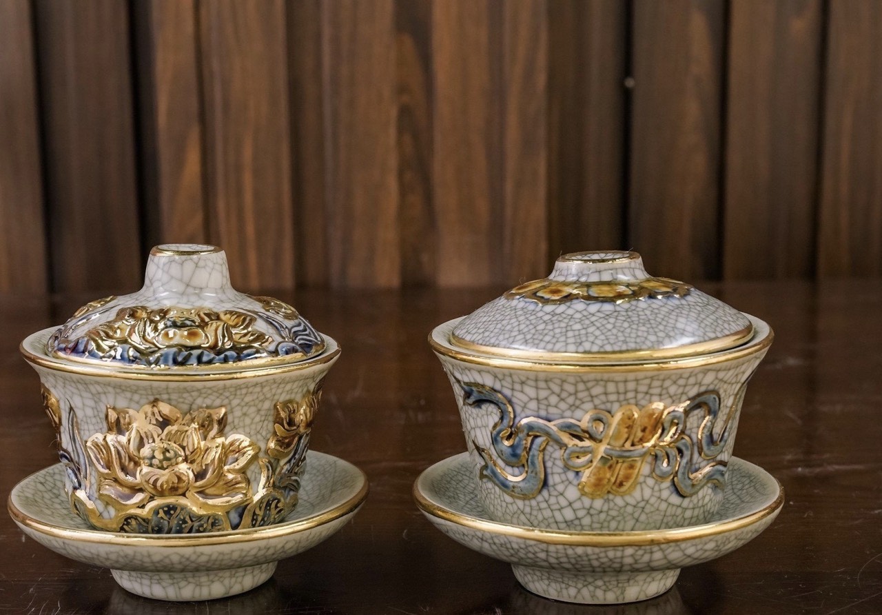 Bat trà sâm dạn nổi sen vẽ vàng S2