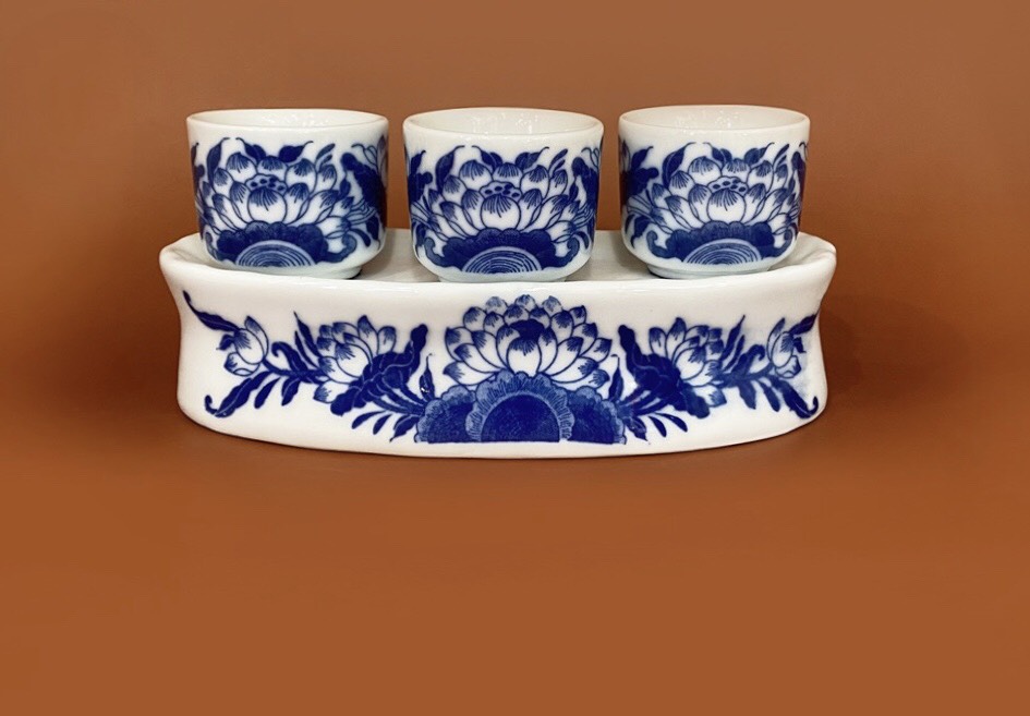 Khay 3 cong sen Loan loan