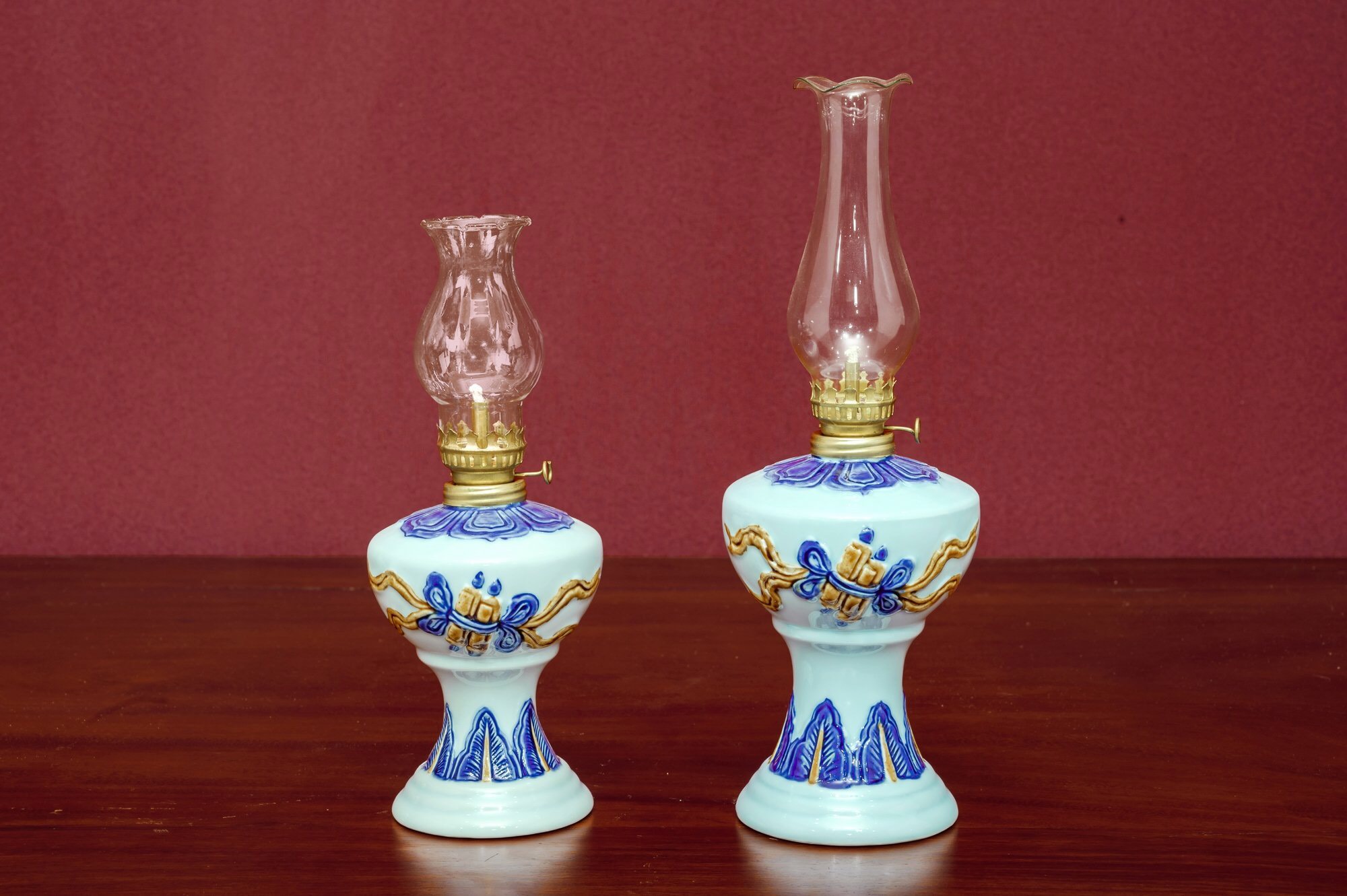 Đèn cuốn thư dạn nổi men đất trắng S1