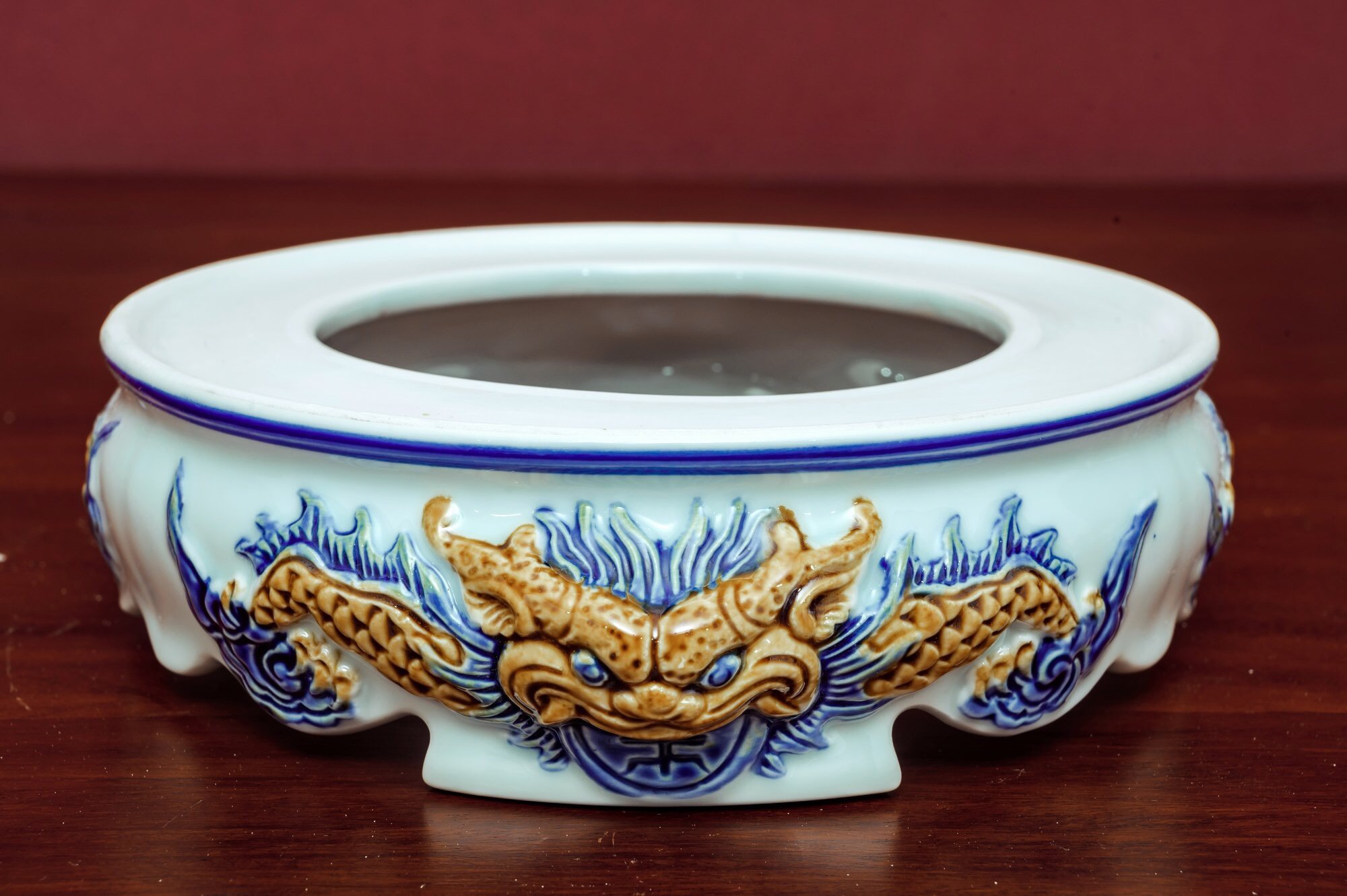 Chân bát hương đất trắng men dạn nổi 16f