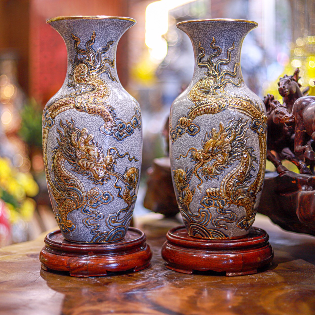 Lọ lục bình dạn nổi rồng H32 vẽ vàng