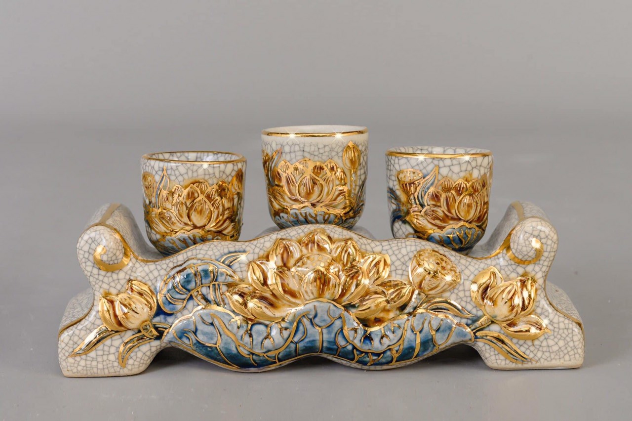 Khay 3 ngai dạn nổi vẽ vàng