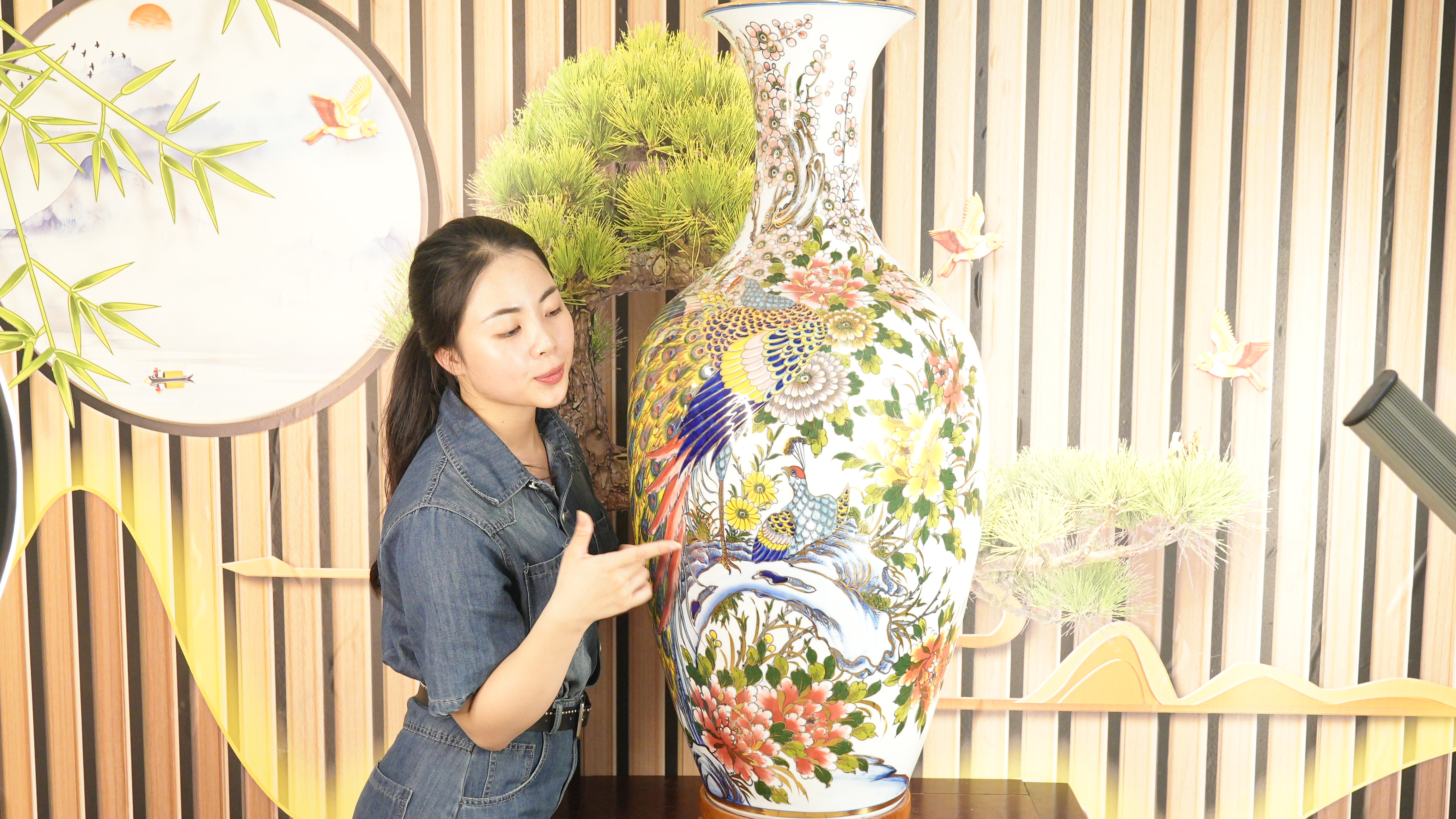 Bình Phong Thủy Khổng Tước Mẫu Đơn Dáng Cao – Phú Quý Cát Tường