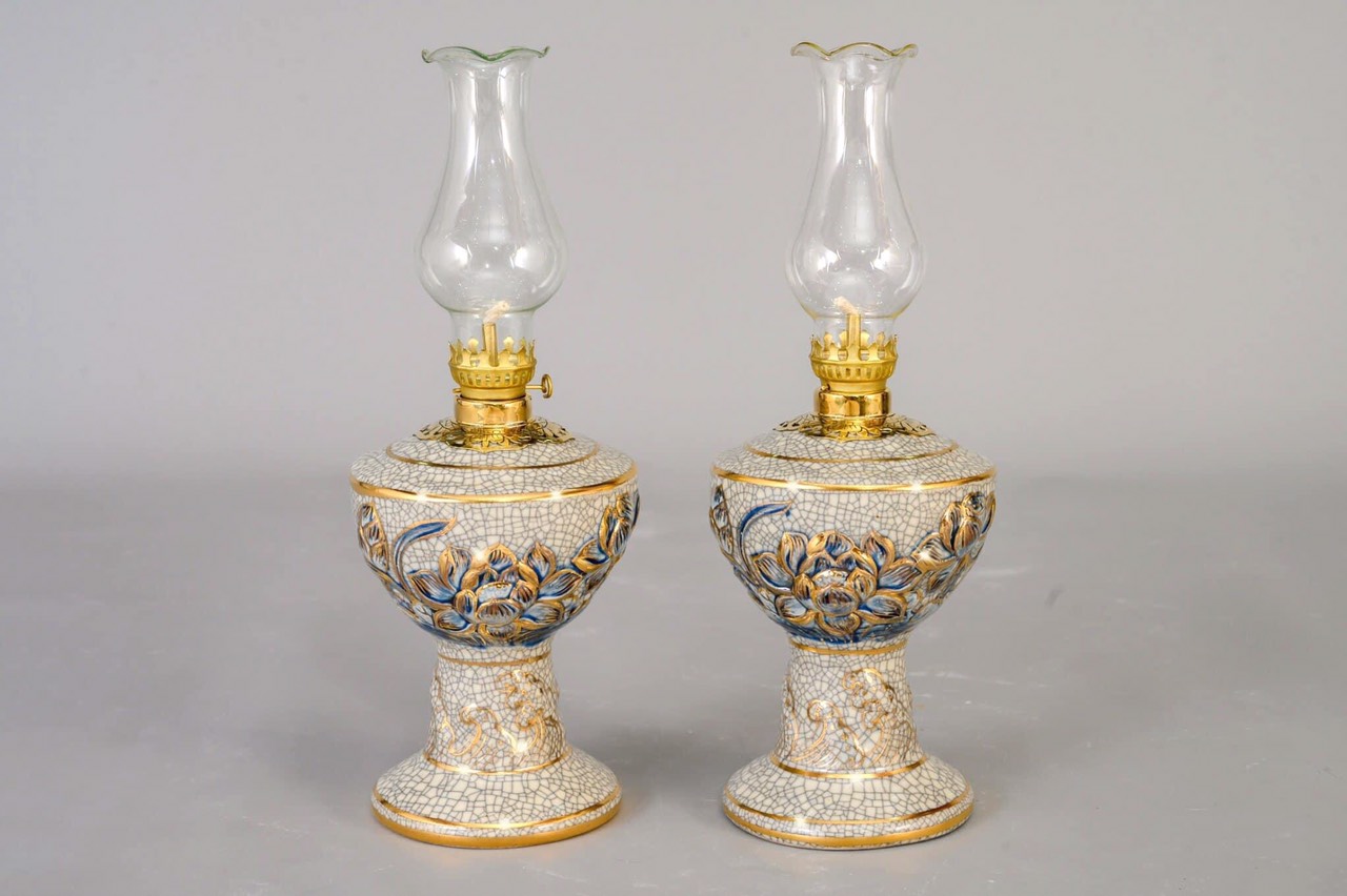 Đèn dầu dạn nổi sen vẽ vàng S1